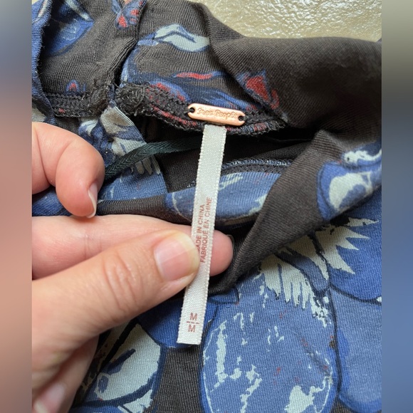 FREE PEOPLE Floral Tissue Mock Neck Button Back Top Long Sleeve Sz M Gray/Blue - Picture 7 of 11